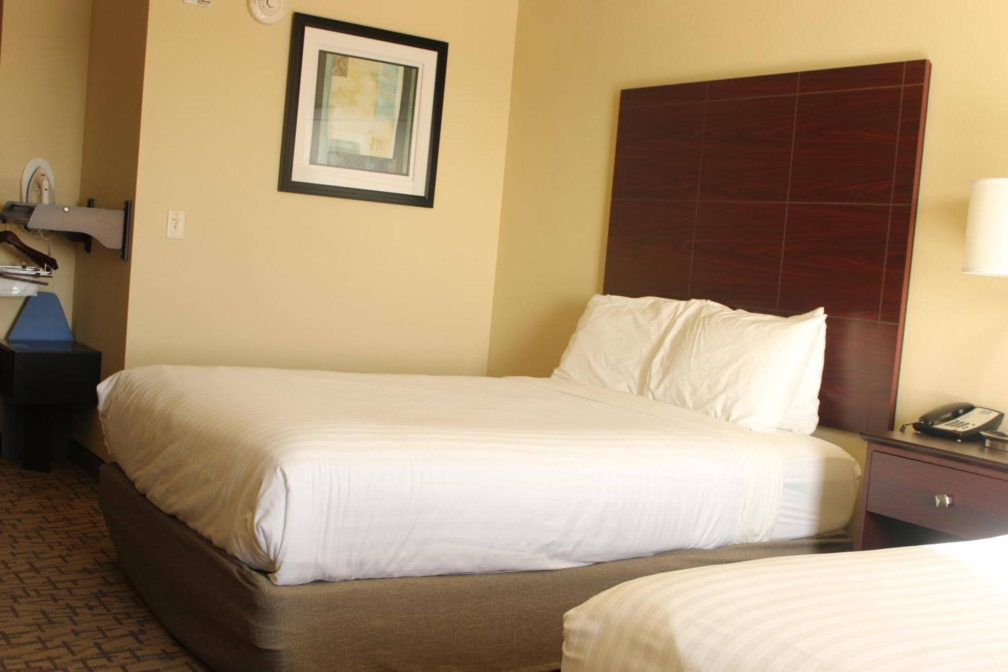Cobblestone Hotel & Suites - Devils Lake Exterior foto